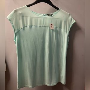NWT The limited t-shirt
